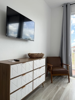 Smart TV, video games