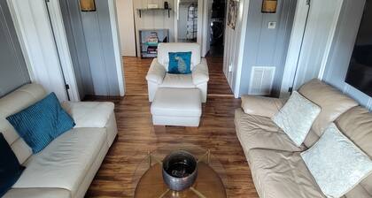 Castle Cliff Cabin - Home on the water- walking distance to Ha Ha Tonka