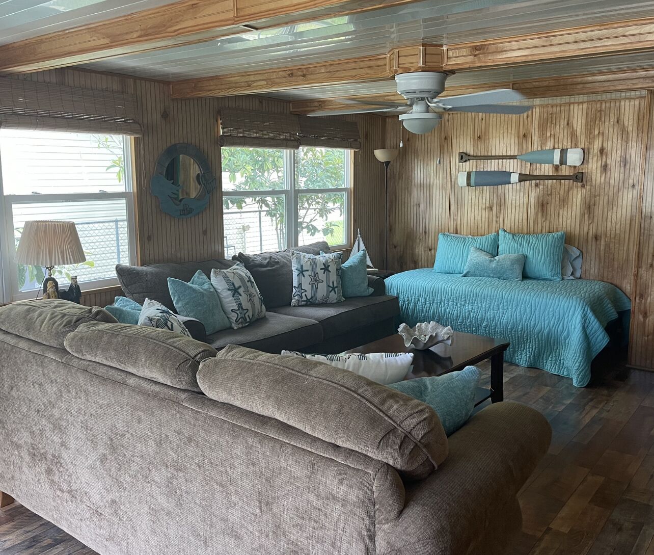 Escape to the River Ritz -Pet Friendly! Short paddle to main Weeki Wachee River