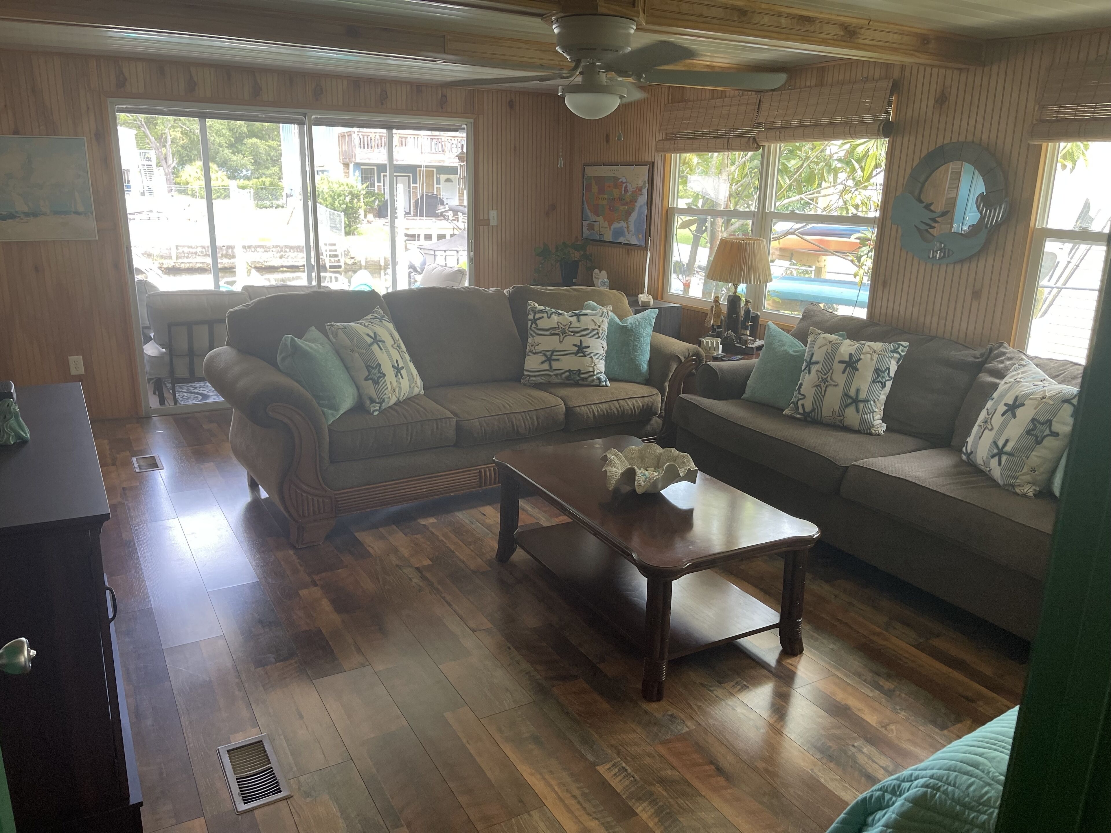Escape to the River Ritz -Pet Friendly! Short paddle to main Weeki Wachee River