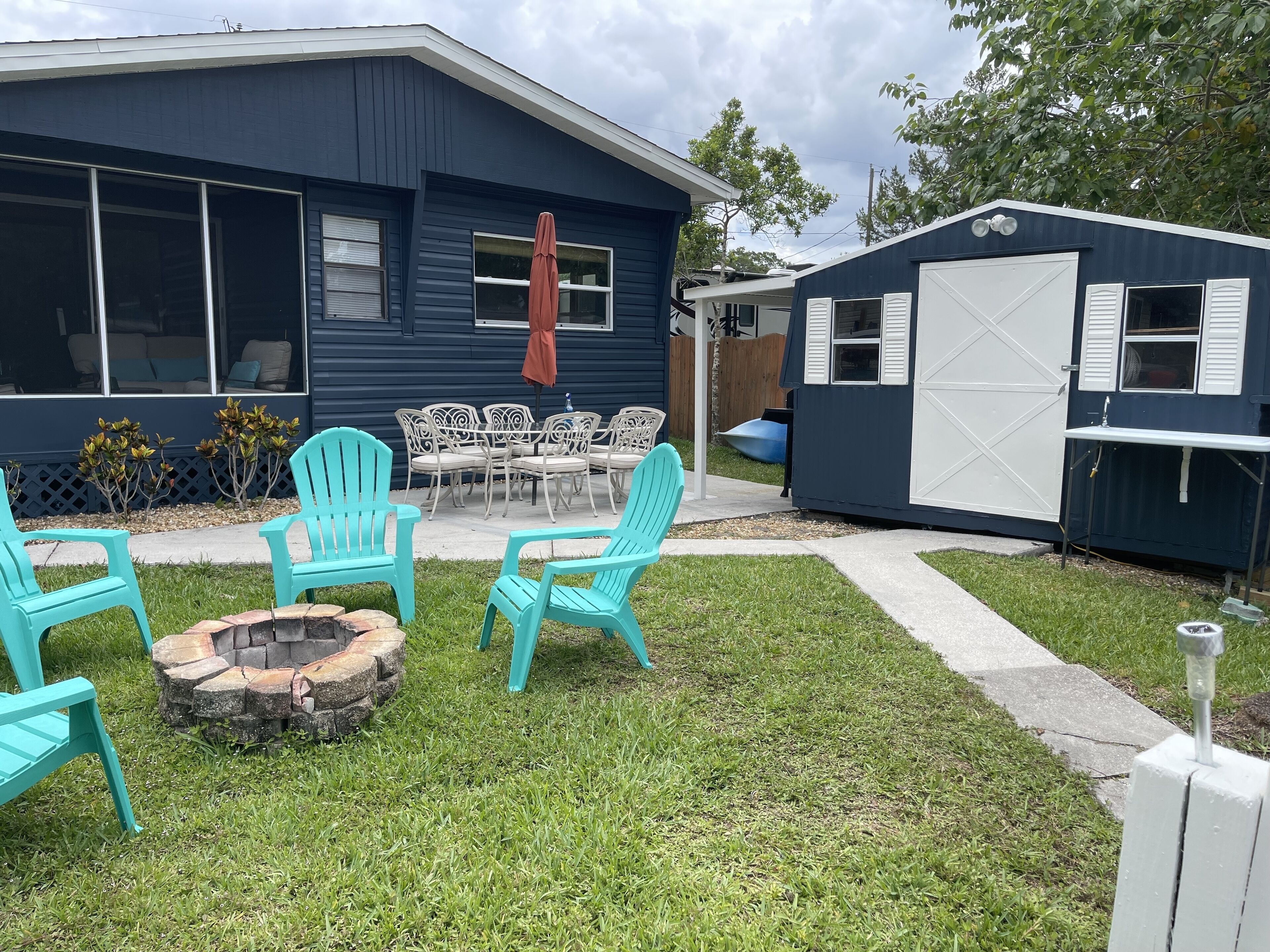 Escape to the River Ritz -Pet Friendly! Short paddle to main Weeki Wachee River