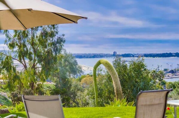 Property grounds - Amazing ocean & bay views, A/C, large yard, family (San Diego)