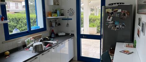 Køleskab, ovn, kogeplade, opvaskemaskine