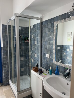 Shower, hair dryer, bidet, towels - Relax, Vacation, sport or smart working a few minutes fom Rome. (Fregene)