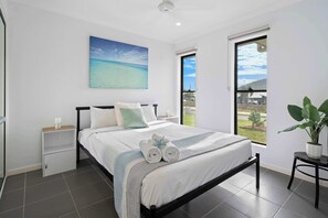 4 Schlafzimmer, Schreibtisch, Bügeleisen/Bügelbrett, WLAN