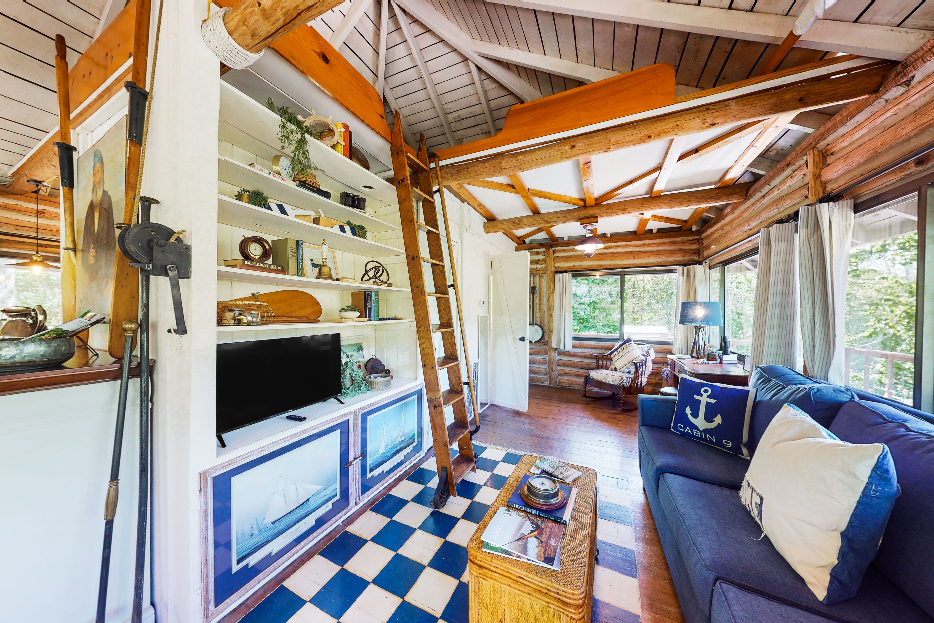 Delightful lakefront log cabin with wraparound deck, fireplace, & kitchenette