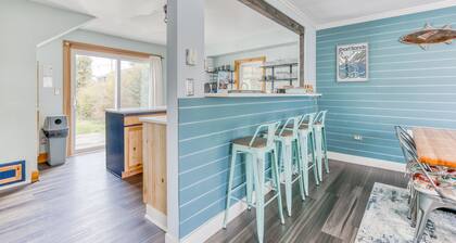 Dog-friendly home 5 blocks from the beach , game room & firepit