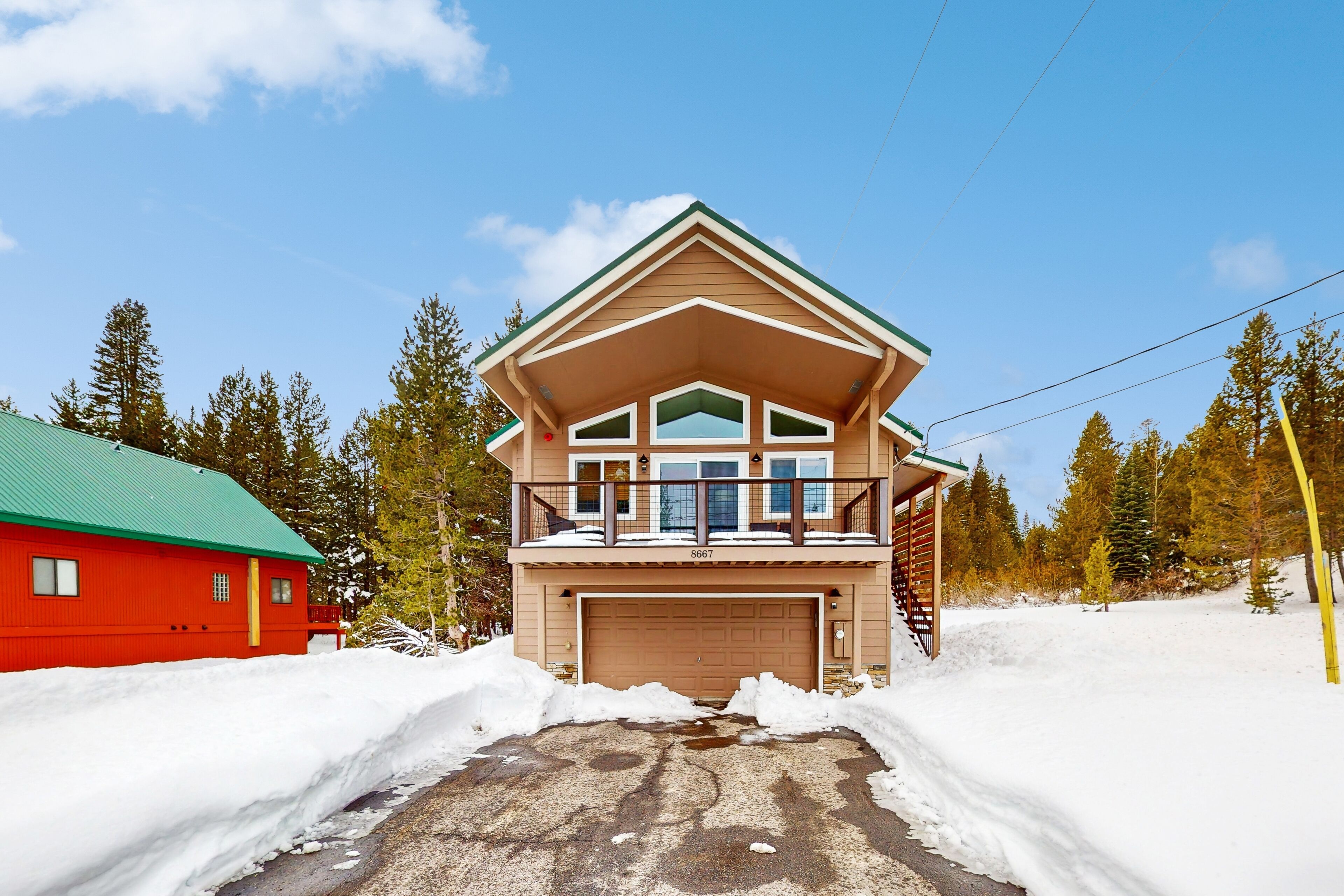2-story home with private beach, grill, deck, washer/dryer, & AC