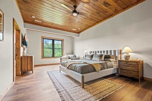 5 bedrooms, desk, iron/ironing board, WiFi - Heated Indoor Pool | Mtn Views | Hot Tub & Theater (Sevierville)