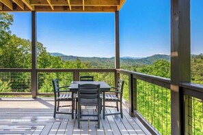 Outdoor dining - Heated Indoor Pool | Mtn Views | Hot Tub & Theater (Sevierville)
