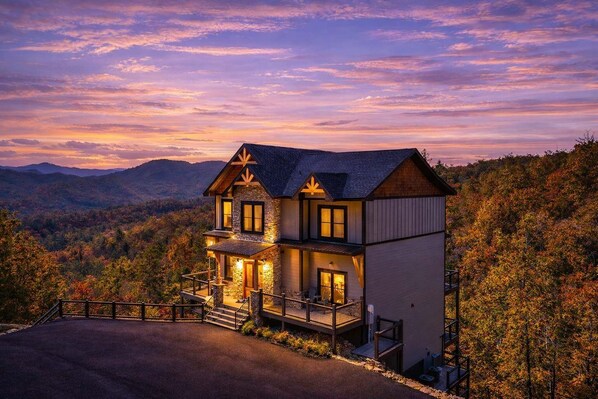 Exterior - Heated Indoor Pool | Mtn Views | Hot Tub & Theater (Sevierville)