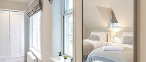 3 bedrooms, travel cot, free WiFi, bed sheets