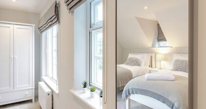 Gate House Apartment