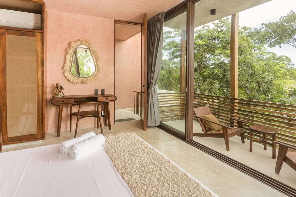 5 bedrooms, desk, iron/ironing board, WiFi