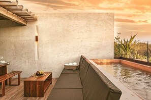 Outdoor spa tub - Spacious and Modern 2 Bedroom Villa in Tulum (Tulum)