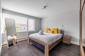 3 bedrooms, iron/ironing board, WiFi, bed sheets