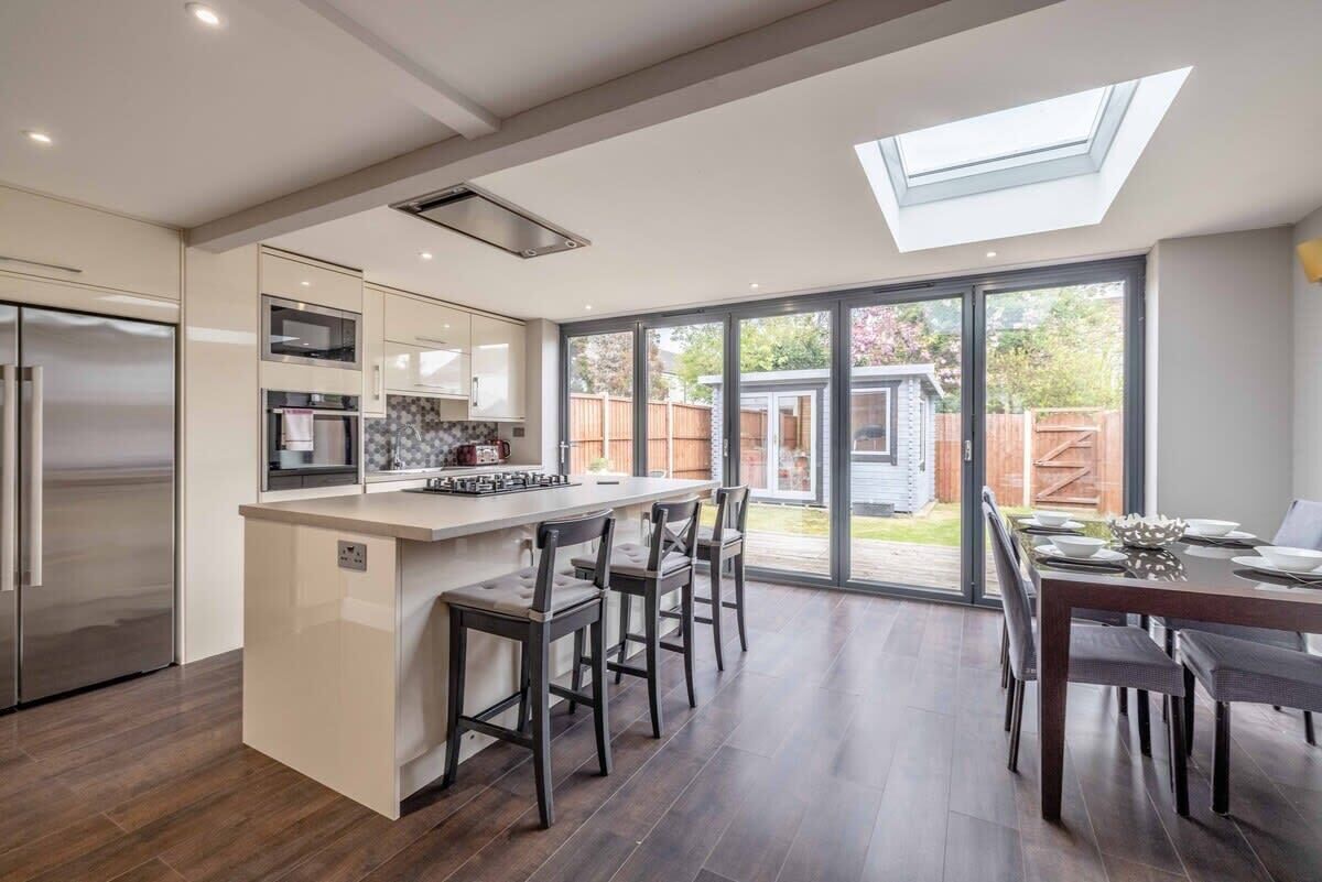 ثلاجة، ميكروويف، فرن، موقد طهي مسطح