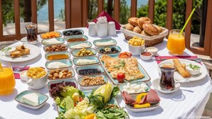 In-room dining - Almasa apartments (Salmiya)