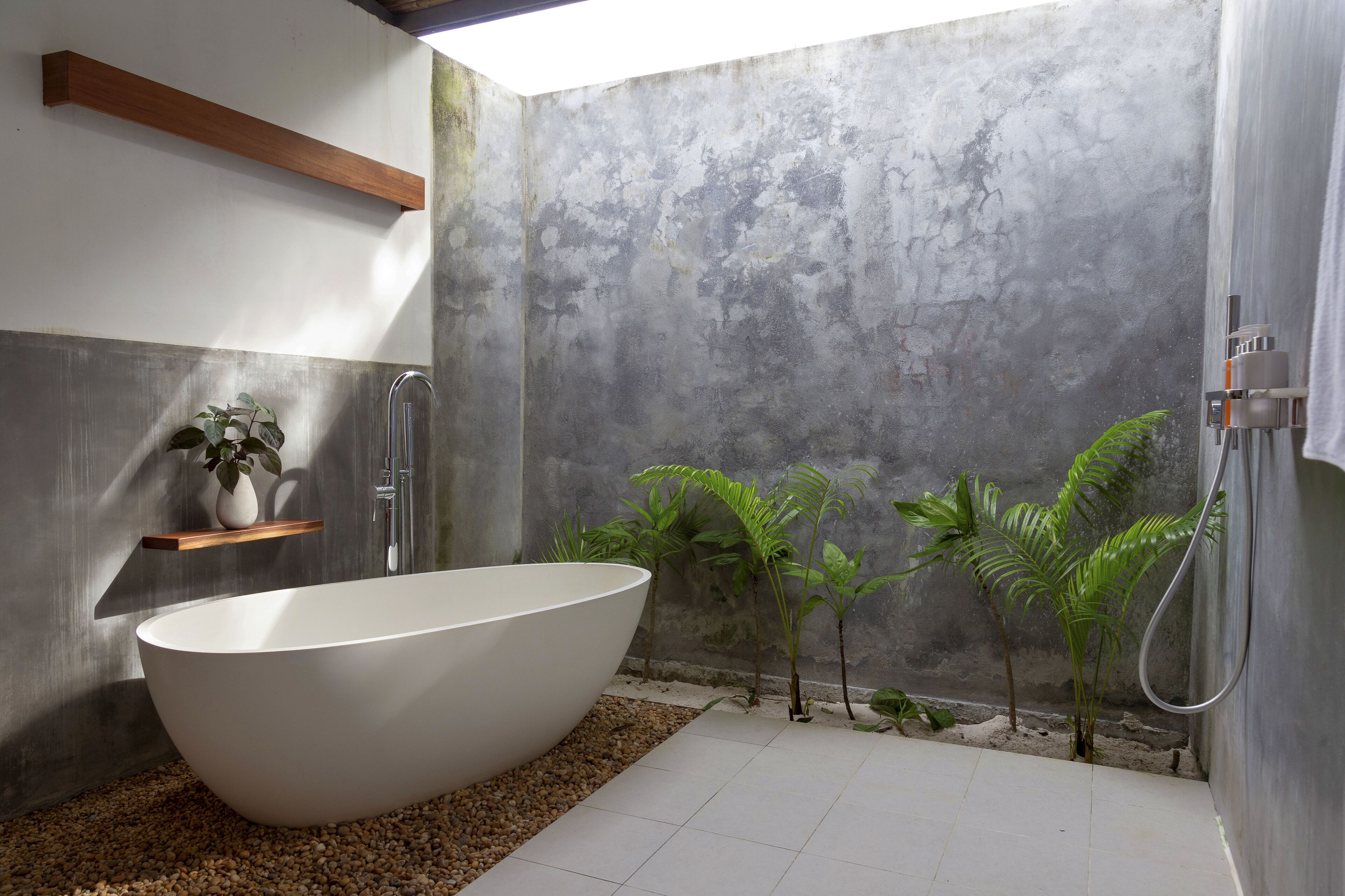 Badewanne und Dusche (separat), Haartrockner, Bademäntel, Hausschuhe