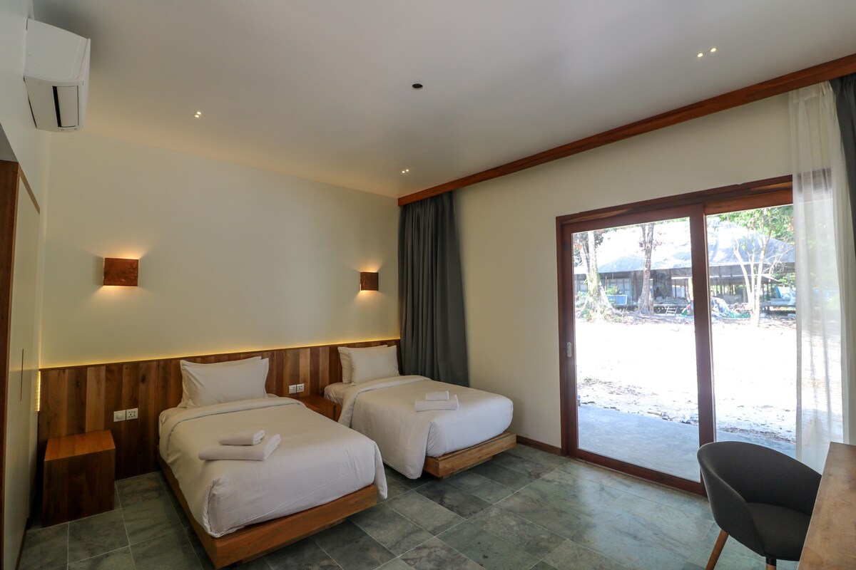 Premium bedding, memory-foam beds, minibar, free WiFi