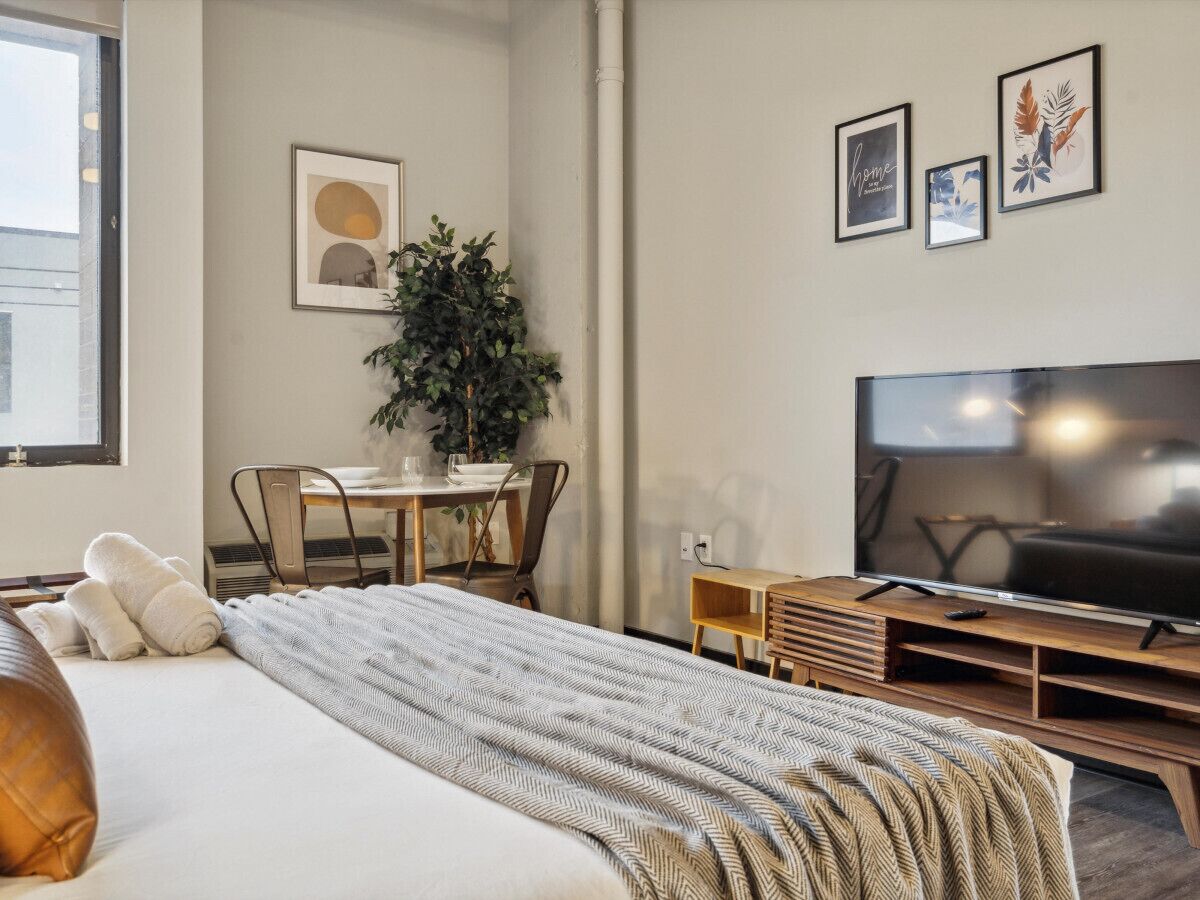 Oasis Studio Free Parking, Rooftop, Gym, Game Rm, Pet friendly