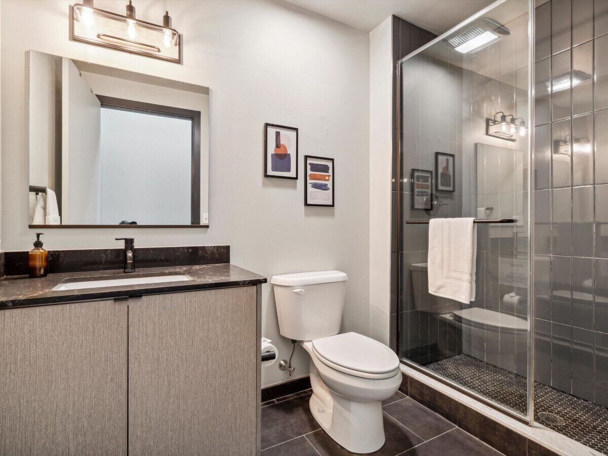 Oasis Studio Free Parking, Rooftop, Gym, Game Rm, Pet friendly