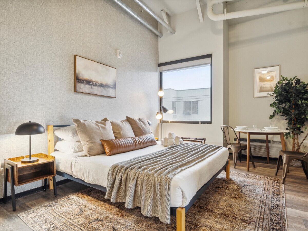 Oasis Studio Free Parking, Rooftop, Gym, Game Rm, Pet friendly