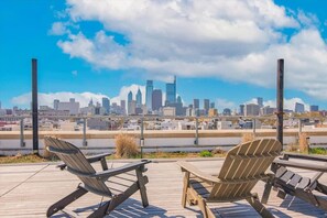 Terrace/patio - Oasis Studio with Rooftop, Gym, Game Rm, Pet friendly (Philadelphia)