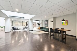 Interior - Oasis Studio with Rooftop, Gym, Game Rm, Pet friendly (Philadelphia)