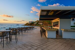 3 restaurants, breakfast, lunch, dinner served; Caribbean cuisine - JW Marriott St. Maarten Beach Resort & Spa (Oyster Pond)