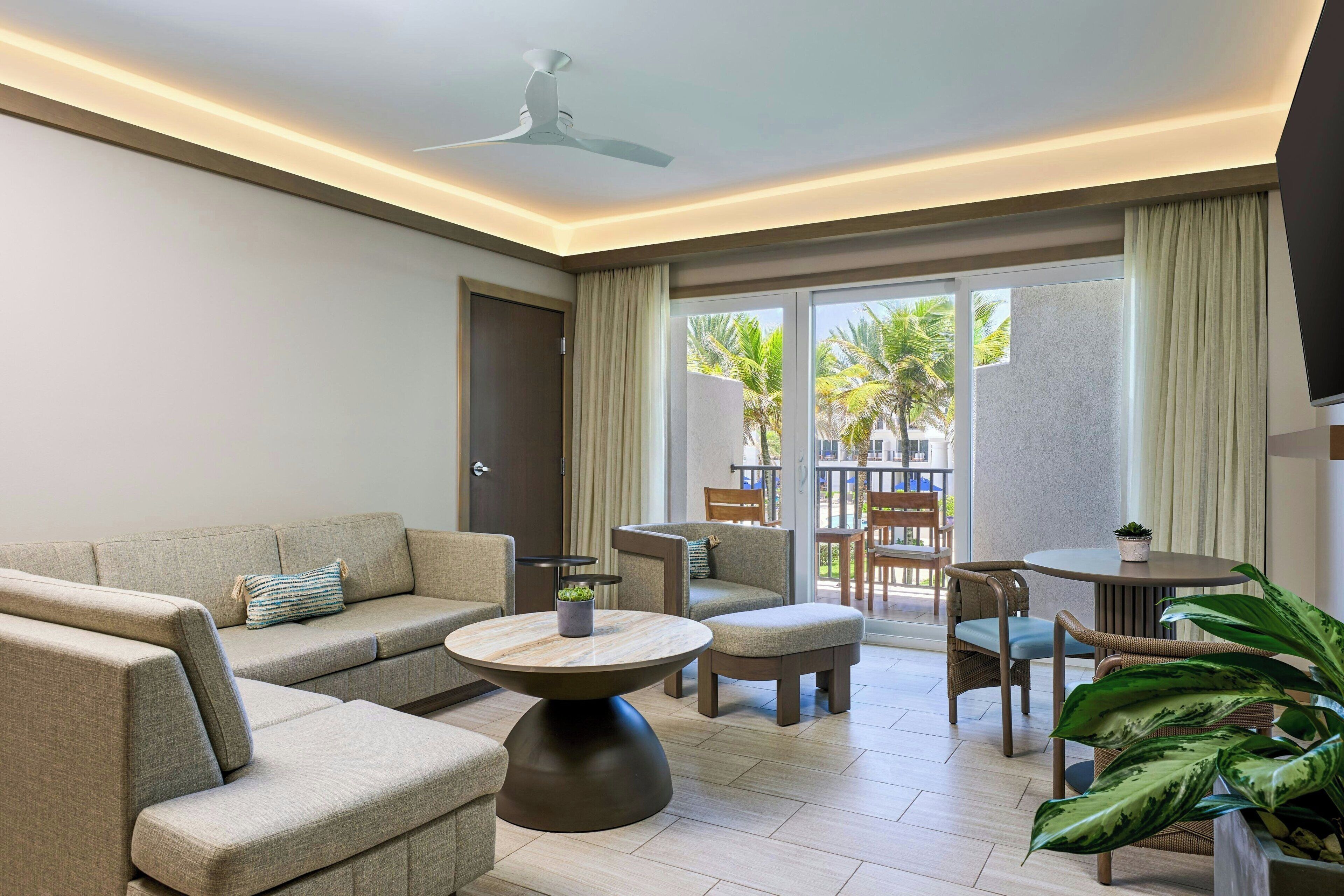 TV LCD 55-inch có truyền hình cáp, Netflix, các kênh phim phải trả tiền 