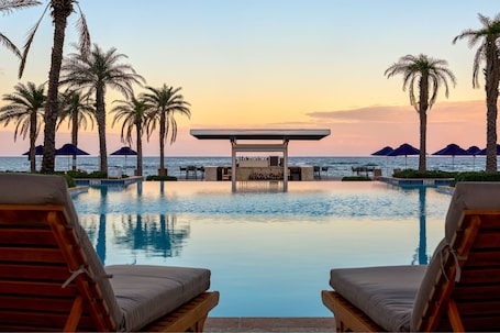 Outdoor pool, cabanas (surcharge), pool umbrellas