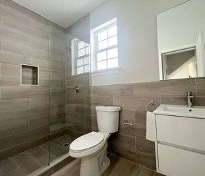Bathroom - Mermaid Villa (Nassau)