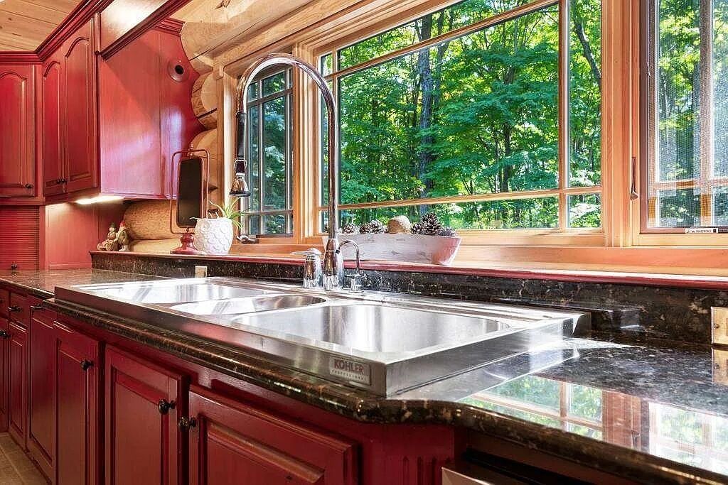 Luxury Fireside Lodge with Treetop Bunkhouse, pet friendly! No fees!