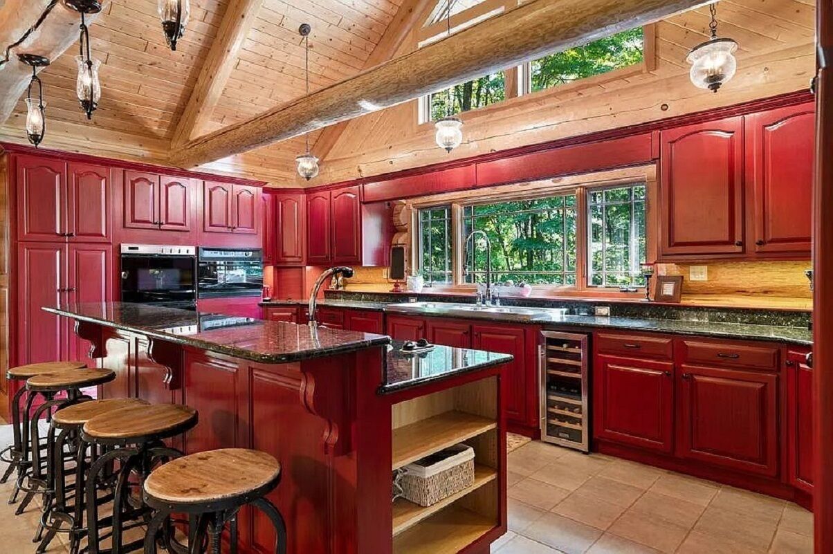 Luxury Fireside Lodge with Treetop Bunkhouse, pet friendly! No fees!