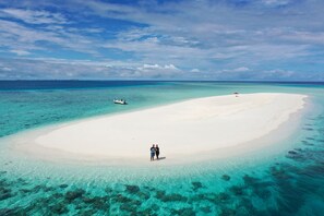 Private beach nearby, white sand, free beach shuttle, sun loungers - Niru Isle Maldives (Gaafaru)