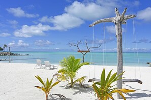 Private beach nearby, white sand, free beach shuttle, sun-loungers