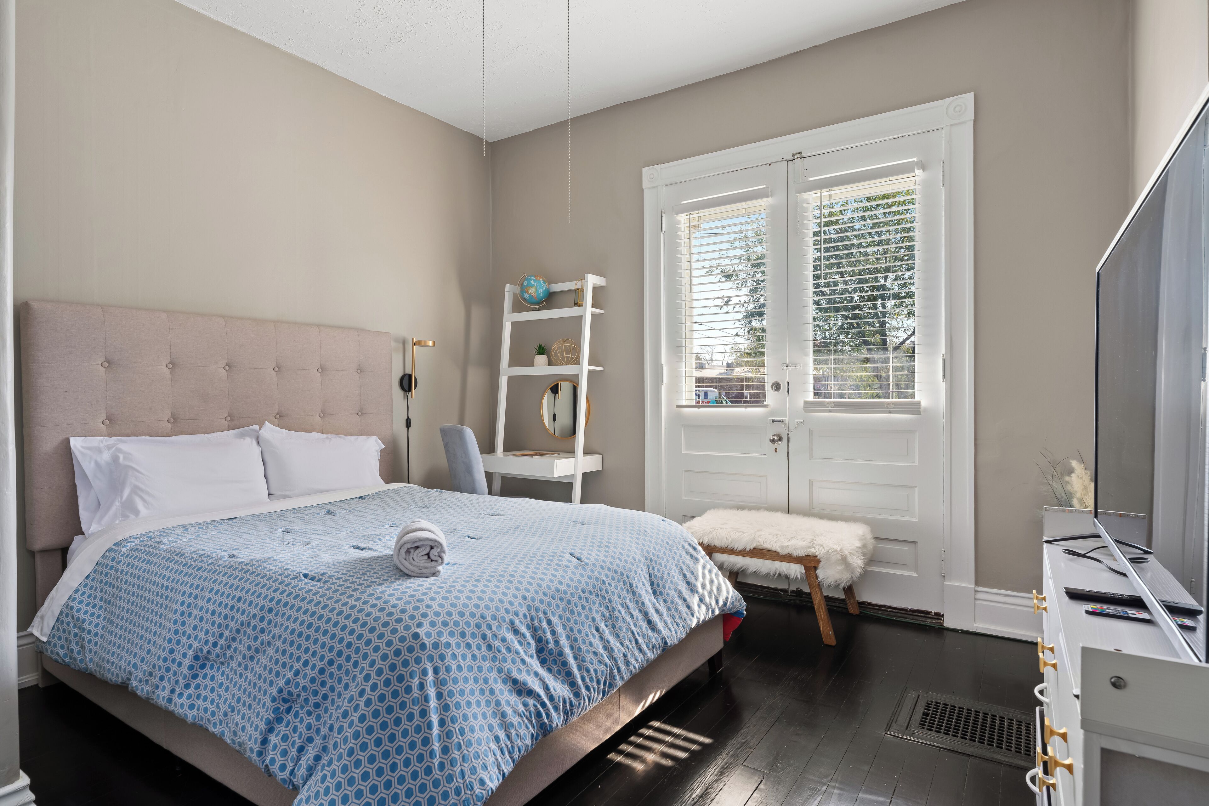 2 bedrooms, desk, free WiFi, bed sheets