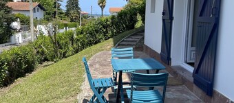 Appartment with sea view terrace located on the ground floor of a Basque house