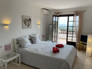 3 bedrooms, iron/ironing board, WiFi - Villa vue mer Proche des Plages, Climatisation (Mandelieu-la-Napoule)