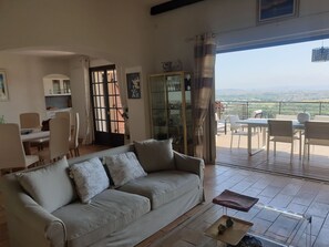 Living area - Villa vue mer Proche des Plages, Climatisation (Mandelieu-la-Napoule)