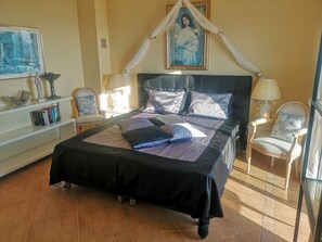 1 bedroom, in-room safe, iron/ironing board, free WiFi