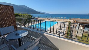 Double Room | Superior Pool & Sea Front | Balkongutsikt