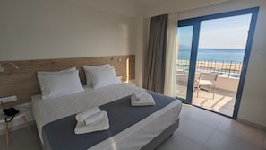 Double Room | Superior Pool & Sea Front | Premium bedding, minibar, desk, laptop workspace - Costa Ionica Mytikas Seaside Hotel (Xiromero)