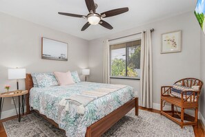 3 habitaciones, tabla de planchar con plancha y cuna de viaje 