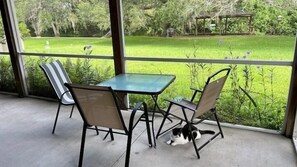 Outdoor dining - Perfect waterfront Vacation half house by Lake Tohoa &Disney (Kissimmee)