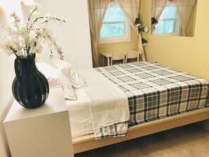 2 bedrooms, in-room safe, desk, iron/ironing board - Perfect waterfront Vacation half house by Lake Tohoa &Disney (Kissimmee)