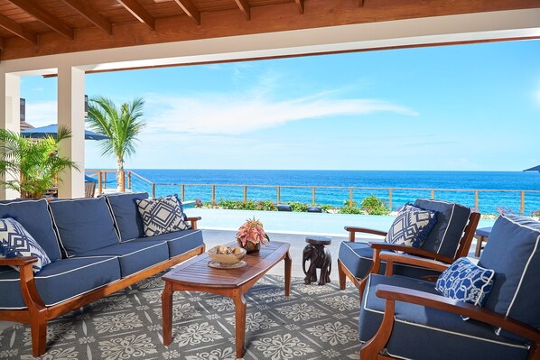 Property grounds - Timbuktu is a luxury 5 bedroom villa with stunning seaviews on the sea. (Boscobel)