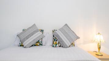 2 bedrooms, desk, iron/ironing board, WiFi