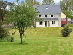 Exterior - A beautiful farmhouse set within large gardens. (Llanwrda)